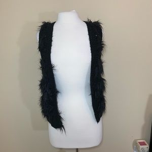 Forever 21 black faux fur knit vest medium
